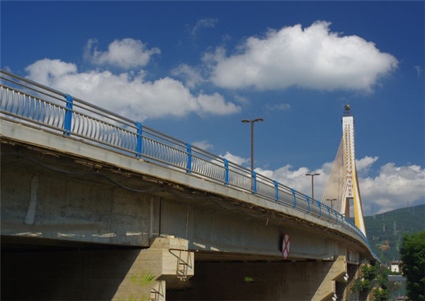 赤峰304不锈钢桥梁护栏：安全、耐用与美观的完美结合