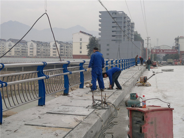 赤峰不锈钢复合管护栏常见问题及解决方案