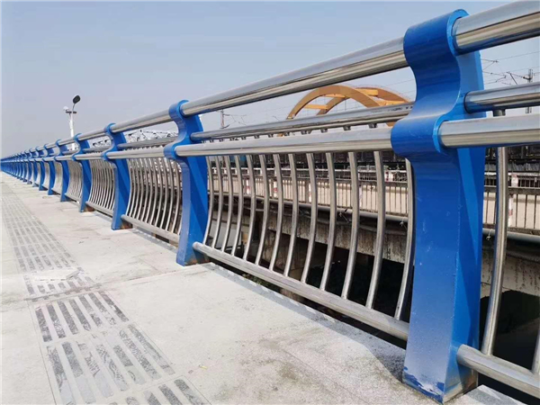 赤峰304不锈钢复合管护栏的生产工艺揭秘